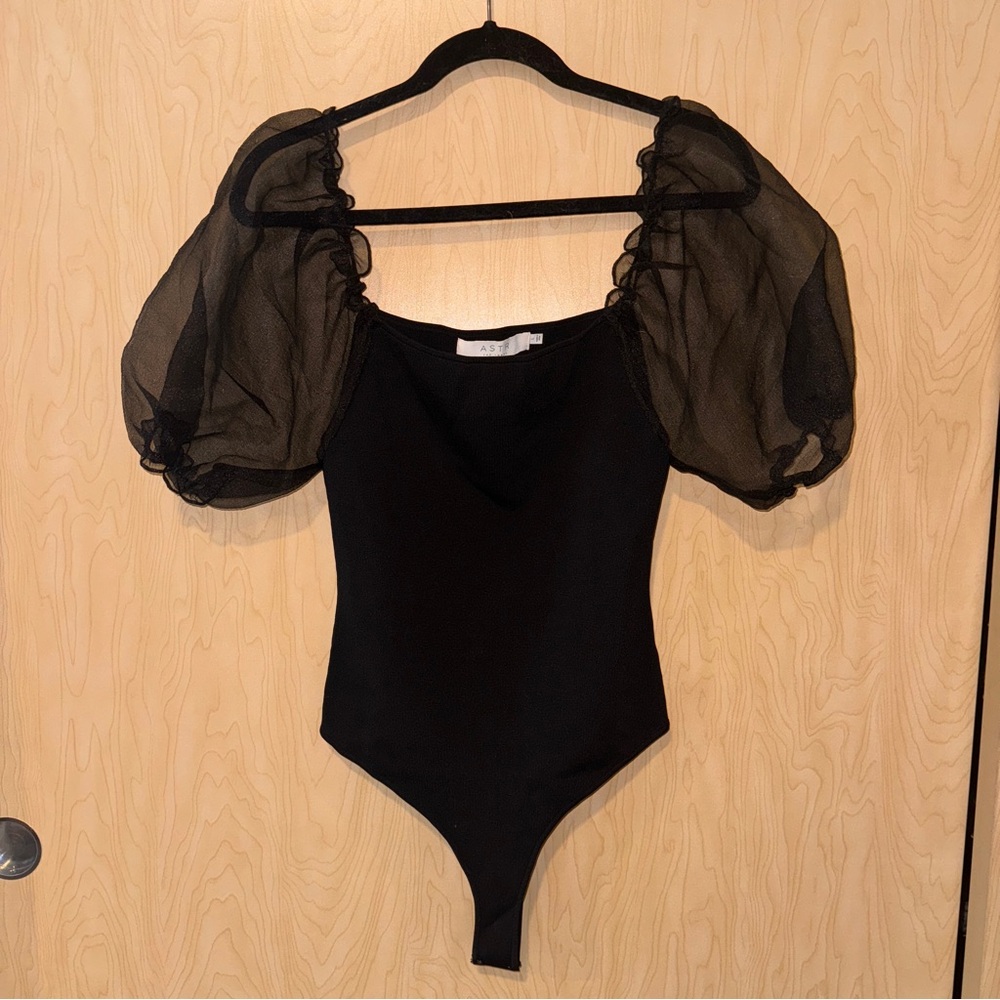 NWOT ASTR The Label Puff Sleeve Bodysuit